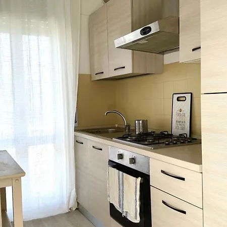 M379 - Marcelli, Trilocale Ristrutturato Con Terrazzo Vista Mare Marcelli